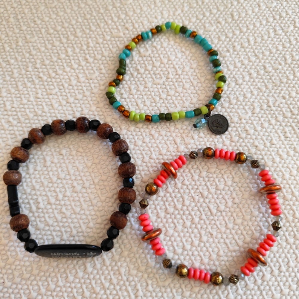 3/$30💜Set of 3 stackable bracelets - Picture 2 of 8
